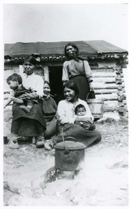 Fort Norman Femmes Peaux de Lièvre avec enfants