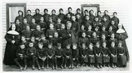 Hobbema -Children at the school with Fr. Louis Dauphin omi and Fr Pierre Moulin omi. Louis Dauphin, O.M.I. et Pierre Moulin, O. M. I. avec des enfants de l'école d'Hobbema