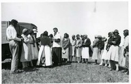 Baptism in the prairie around Cardston. Baptême sur la réserve des Gens du Sang