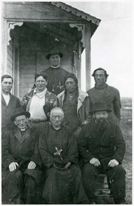 The group of Interpreters who worked on the catechism. Groupe des interprètes ayant travaillé au catéchisme à l'église indienne de Standoff