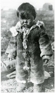 Little Inuit. Enfant Inuk nommé Aghiounne