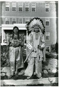 Students of St-Mary’s school of Cardston in traditionnal costume. Élèves de l'école Sainte-Marie en costume traditionnel