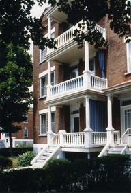 Maison à balcons