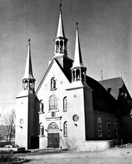 Vue extérieure actuelle de l'église de la paroisse de Sainte-Famille. 