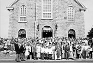 Rassemblement sur le parvis de l'église Notre-Dame-de-Liesse