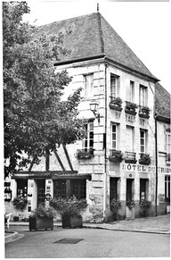 Maison de la paroisse de Notre-Dame de Mortagne dans le Perche.