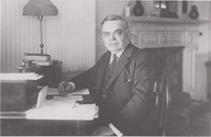 Sir Lomer Gouin dans son bureau