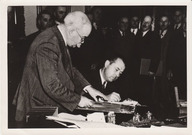 Assermentation de l'Honorable Paul Sauvé, ministre du Bien-être social et de la famille dans le cabinet Duplessis, 18 septembre 1946