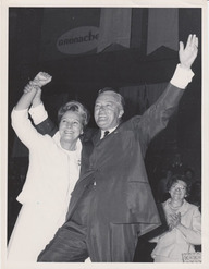 Jean Lesage et sa femme, Corinne Lagarde, célèbrent sa victoire