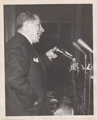 Daniel Johnson prononce un discours 
