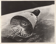 Vue arrière de Gemini 7 telle que vue par les astronautes Wally Schirra et Tom Stafford à partir de Gemini 6
