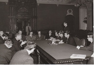 Maurice Couve de Murville  (ministre des affaires étrangères de France) donne une conférence de presse au Parlement de Québec