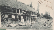 Grange avec un toit de chaume dans la province de Québec