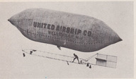 Un dirigeable piloté par Cromwell Dixon participe à un événement aérien à Montréal. 