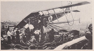 Un avion, piloté par Fred McCall, s'écrase au centre d'un manège à Calgary