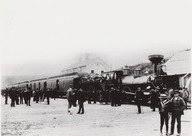 Le premier train transcontinental avant son départ de Port Moody, Colombie-Britannique, le 4 juillet 1886