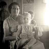 Une mère et ses enfants à Port-Daniel