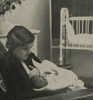 Femme allaitant son enfant