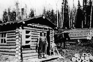 Monsieur Oscar Lépine à son camp au lac Koël à Sainte-Émilie-de-l'Énergie