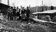 Les bûcherons Roland Landreville, Louis-Georges Roy, Valbert Robillard, Lucien Beaulieu, Donat Lépine et Albertin Rondeau.