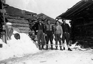 Groupe de bûcherons au lac Catin près du dépôt Chapeau-de-Paille