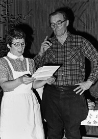 Colette St-Georges et Roger Beaudoin en répétition pour le spectacle «La vie dans les chantiers»