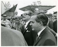 Jean-Jacques Bertrand et Johnson. À l'arrière à droite Chouinard du cabinet du p.m.
