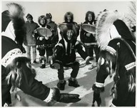 Danse du tambours chez les Esquimaux.
