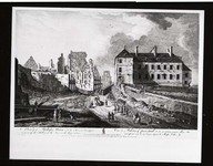 Vue du Palais épiscopal et de ses ruines, comme elles paroissent sur la montagne depuis la Basse ville.