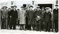 Crew of R-100 and officials at year 1930.