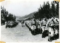 Troupes canadiennes pénétrant les barricades à Hong Kong / Canadian troops entering barricades in Hong Kong