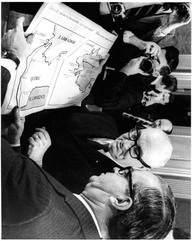 Smallwood et Bertrand cherchent à s'entendre... où sont les vraies frontières entre Terre-Neuve et le Québec. 
feb. 12, 1969