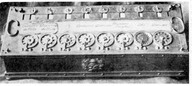 1642.  Pascaline ou première calculatrice mécanique inventée par Blaise Pascal.